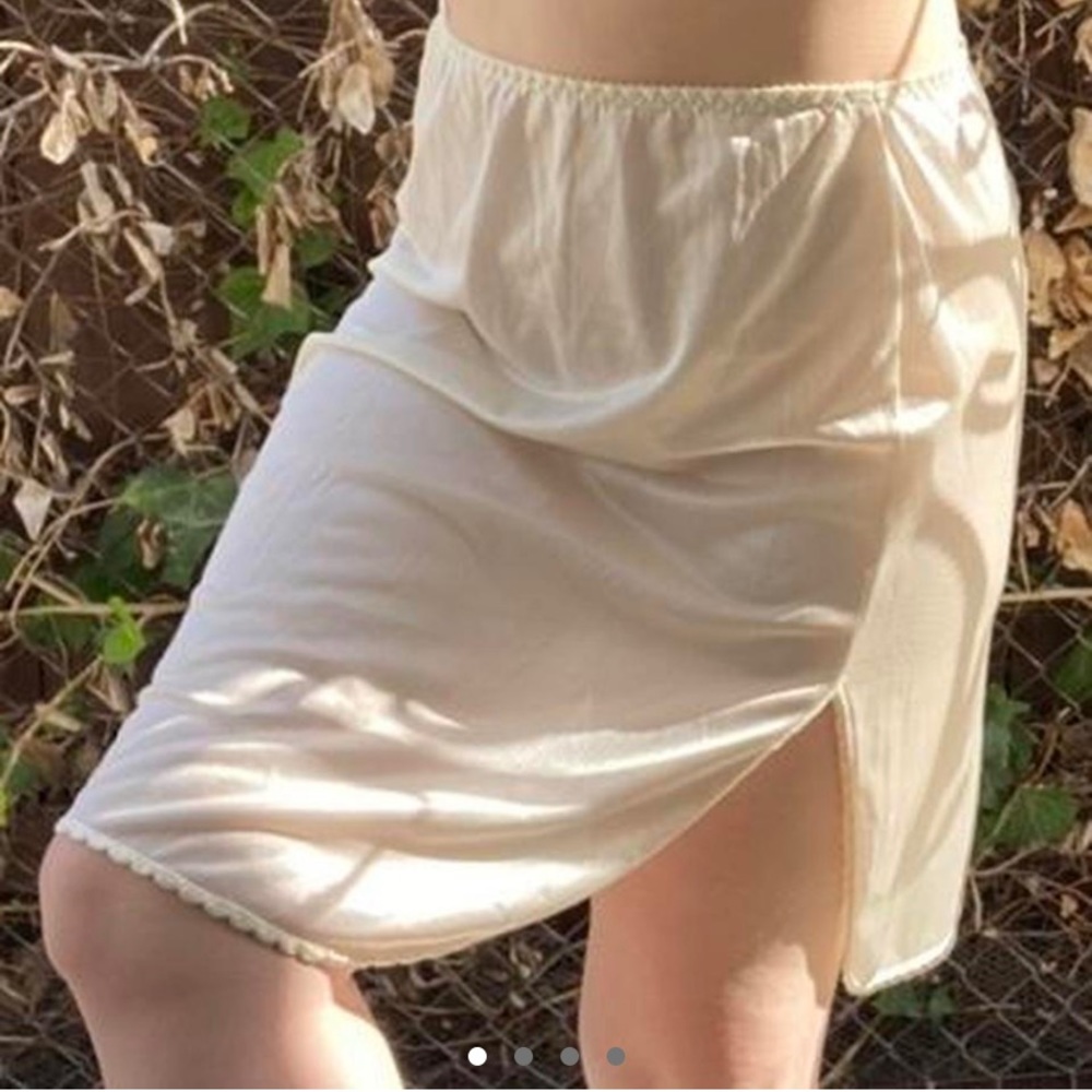 Vintage 90s creamy white skirt slip